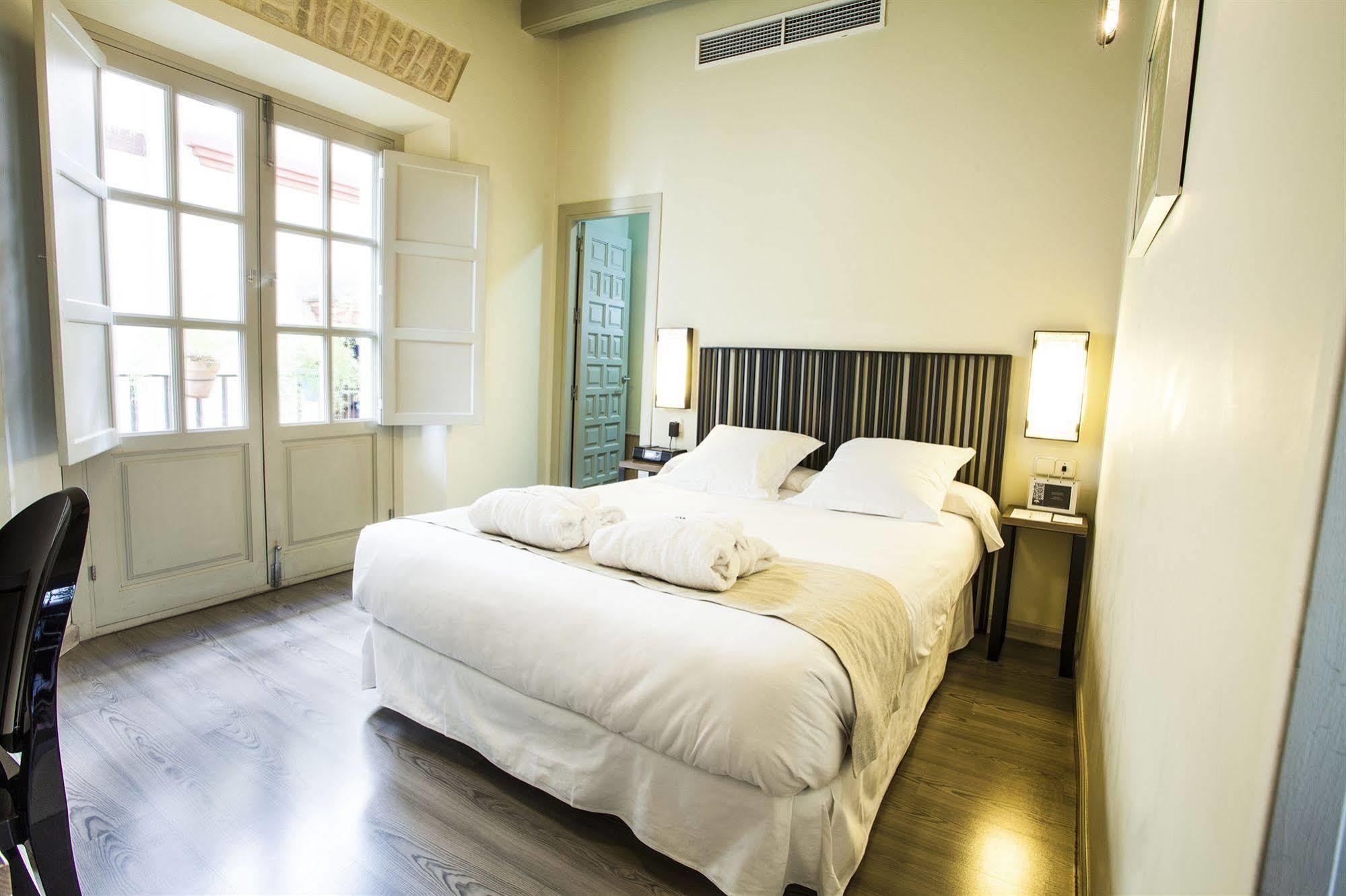 Hotel Boutique Casas De Santa Cruz Севилья Экстерьер фото